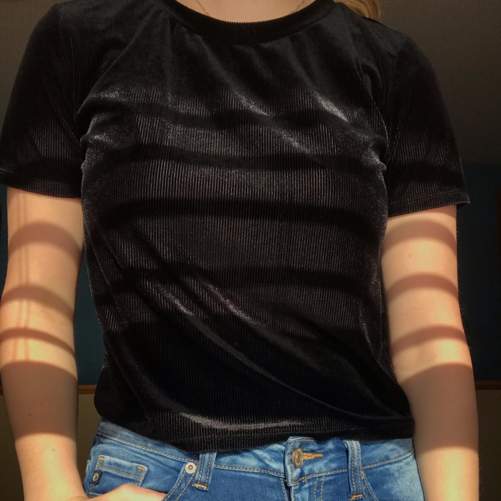 Soft ribbed black shirt